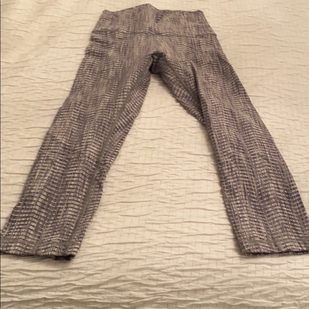 Lululemon wonder under crop leggings